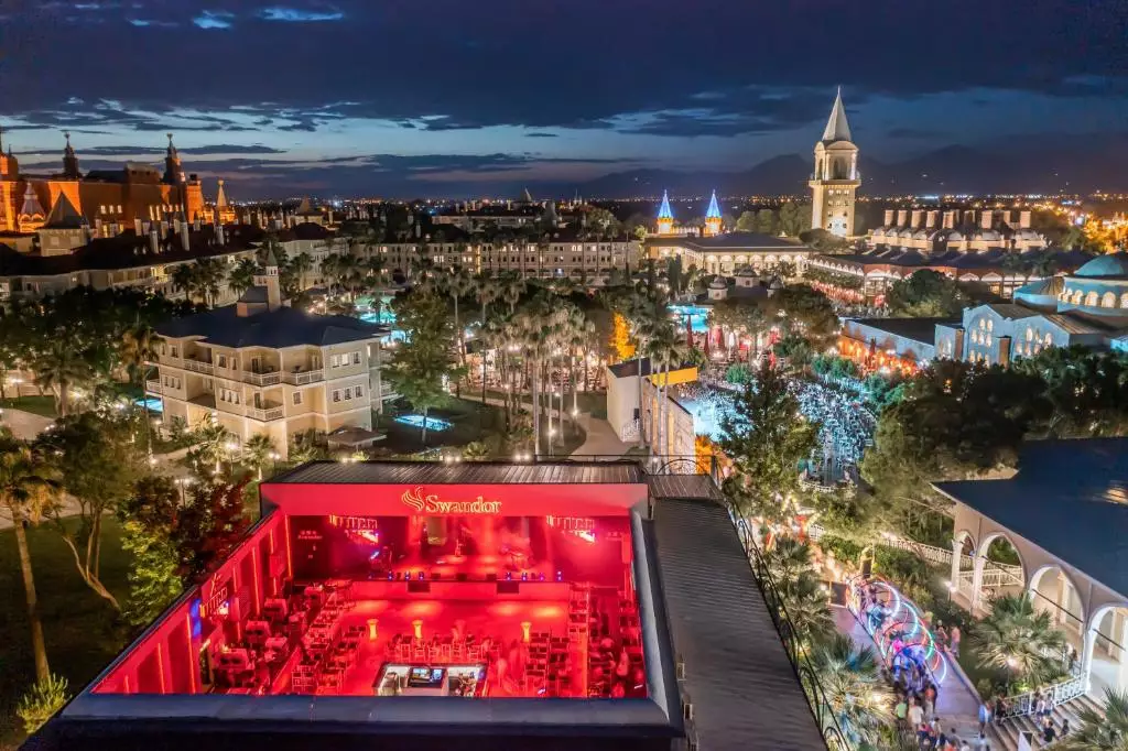 نمای شب هتل سواندور توپکاپی پالاس آنتالیا